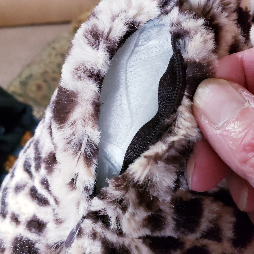 GIFTED CHEATA OR LEOPARD PILLOW - Picture 5 of 6